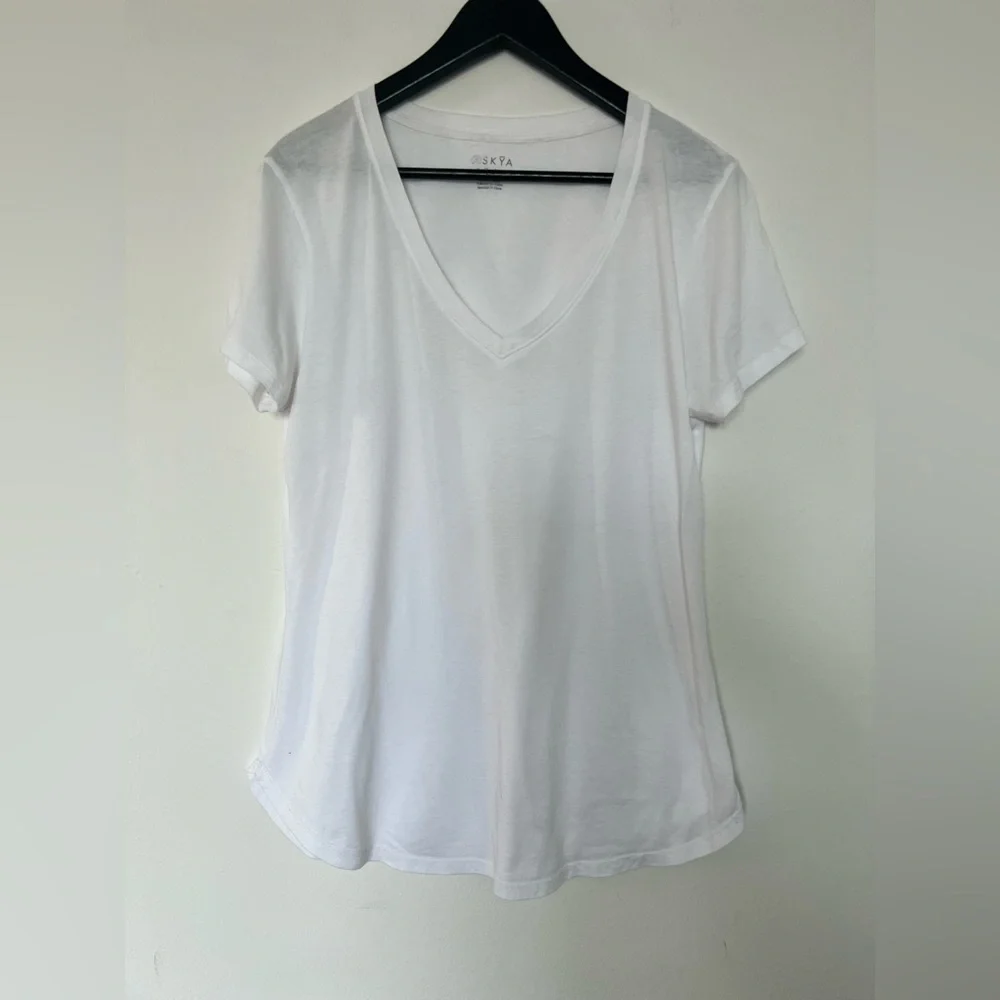 Askya women’s white t-shirt